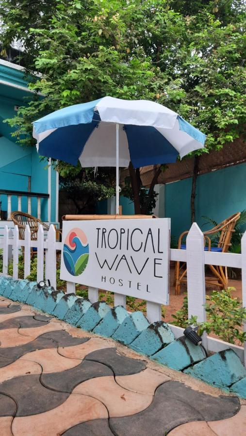 Tropical Wave Hostel Morjim Goa Exterior photo