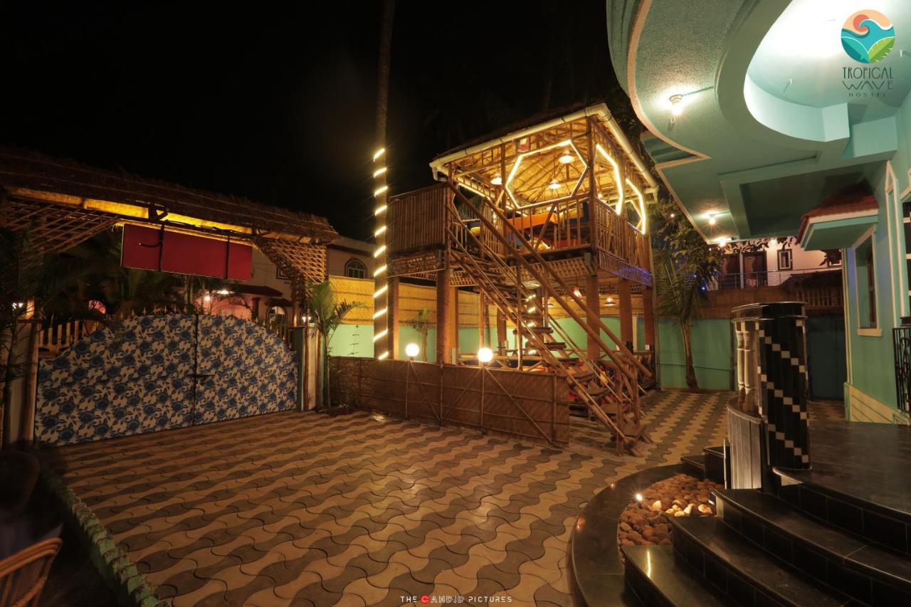 Tropical Wave Hostel Morjim Goa Exterior photo