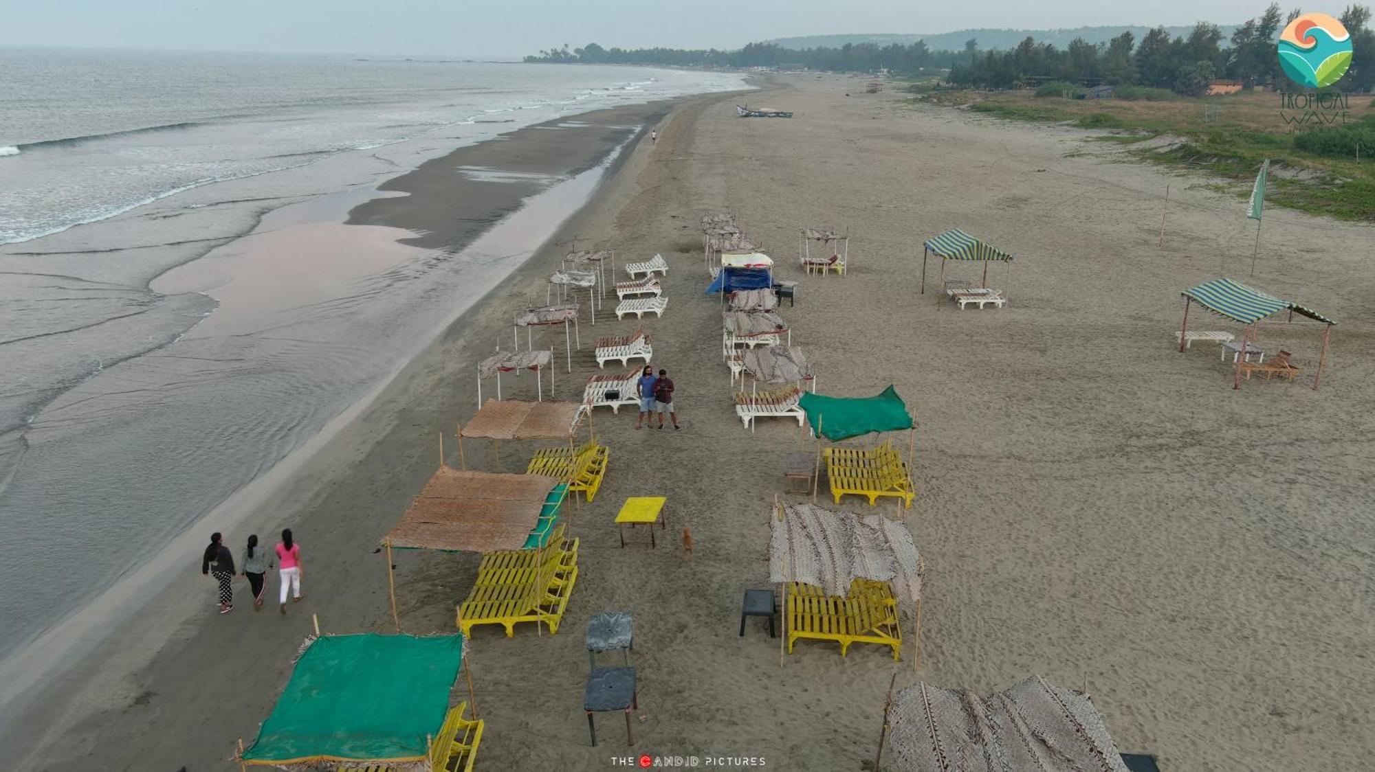 Tropical Wave Hostel Morjim Goa Exterior photo